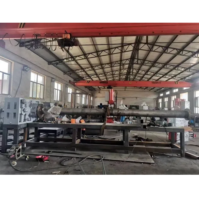 How Does A Plastic Granulating Machine Work?